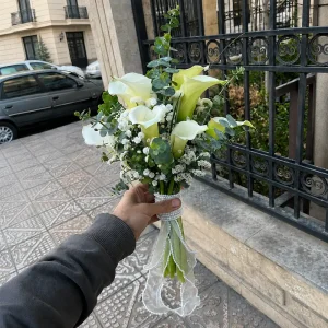 دسته گل عروس شیپوری شکوه