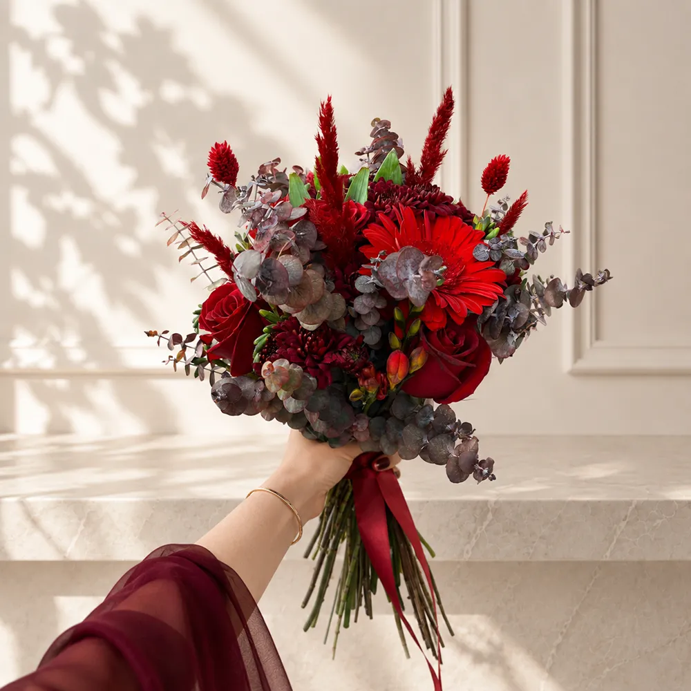 sorkh-bridal-bouquet دسته گل رز زرشکی فرمالیته سرخ با ژربرا قرمز