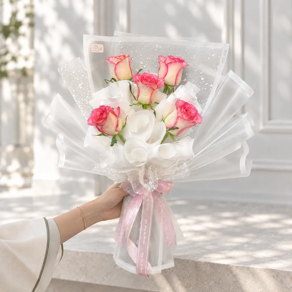 delyar-flower-bouquet دسته گل رز صورتی فانتزی دلیار با کاغذ آرایی سفید مات