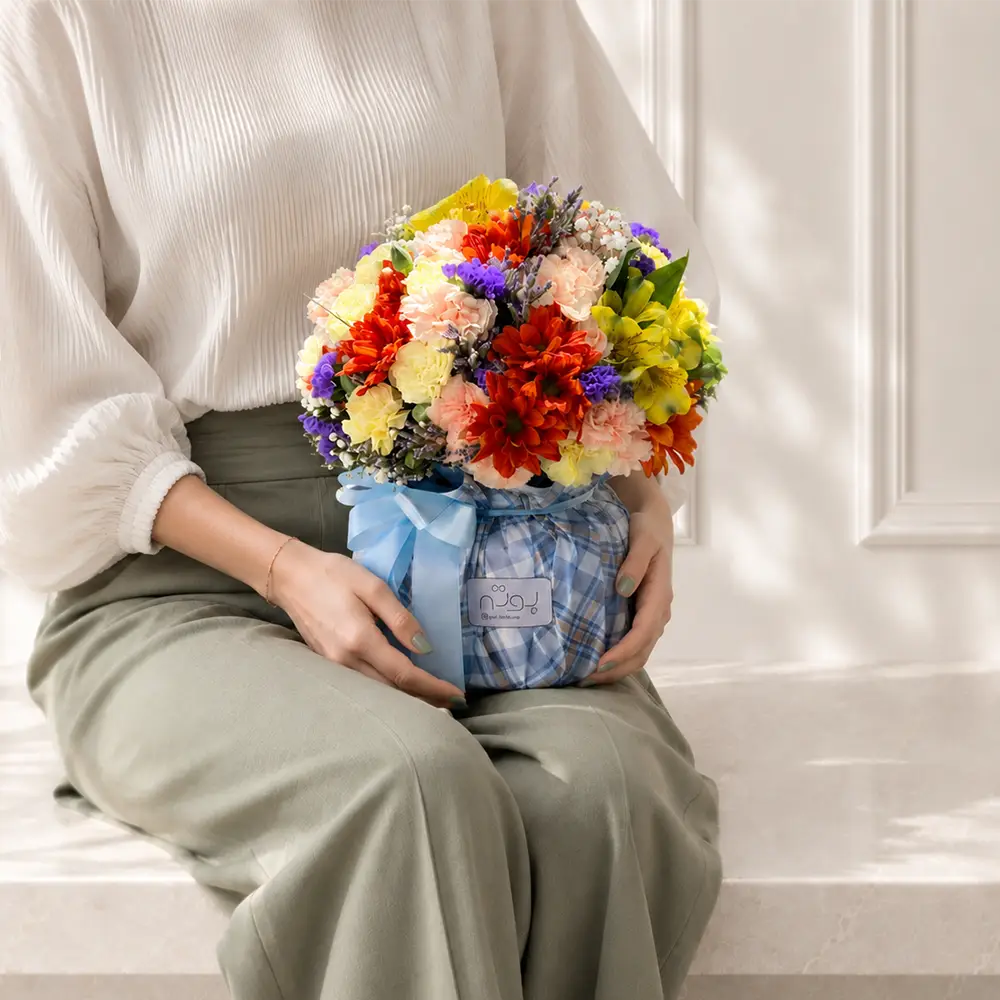 narenj-flower-jar-3 جار گل میخک و آلسترومریا رنگارنگ نارنج با کاغذ و روبان آبی