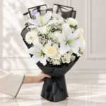 دسته گل لیلیوم سفید رسمی سایه با رز سفید و داوودی